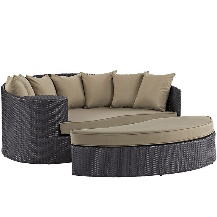 CONVENE OUTDOOR PATIO DAYBED IN ESPRESSO MOCHA - onePage